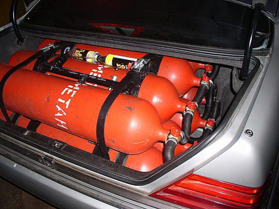 Газовый балон в багажнике